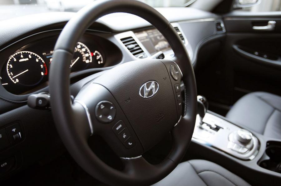  Hyundai Genesis 5.0 R-Spec 2012 года  (фото 23 из 33)